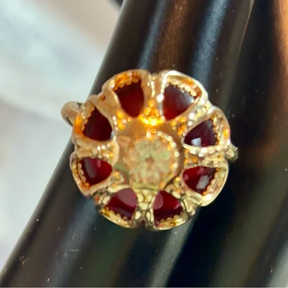 Vintage (70’s) Sarah Coventry Goldtone Crown Ring with Crystal and Red Cabochon - Picture 3 of 4